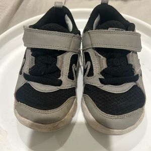 Toddler boy size 8 Nike. Front strap very comfortable.